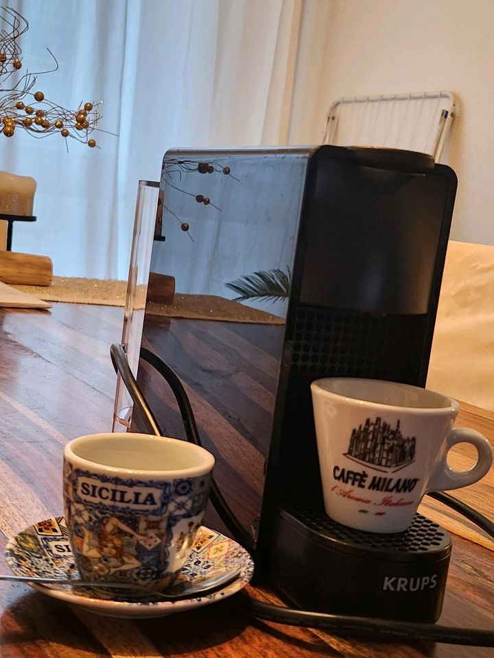 3 × Kaffee Maschinen ....Nespresso .....DeLonghi Krups in Frankfurt am Main