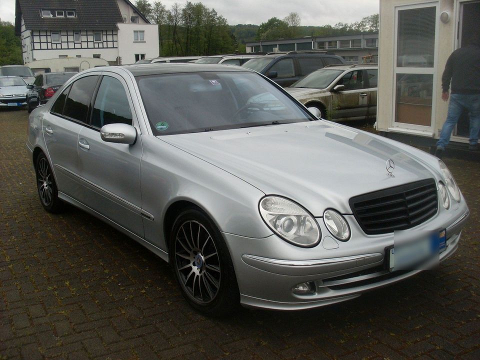 Mercedes-Benz E 220 CDI AVANTGARDE, NUR 163000km gelaufen in Overath