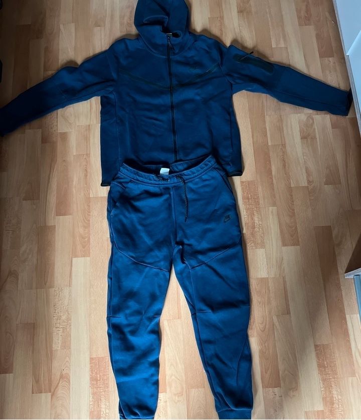 Tech fleece in M/L in Bruchköbel