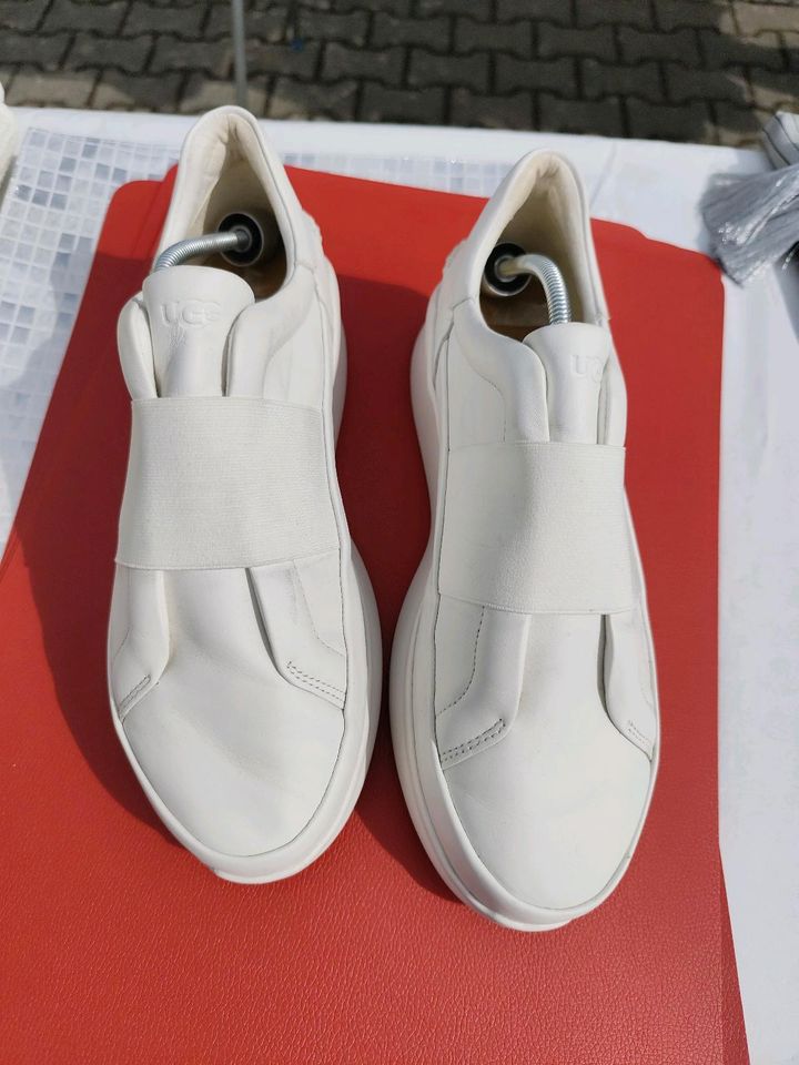 UGG Sneaker weiß 41 neuwertig in Kordel