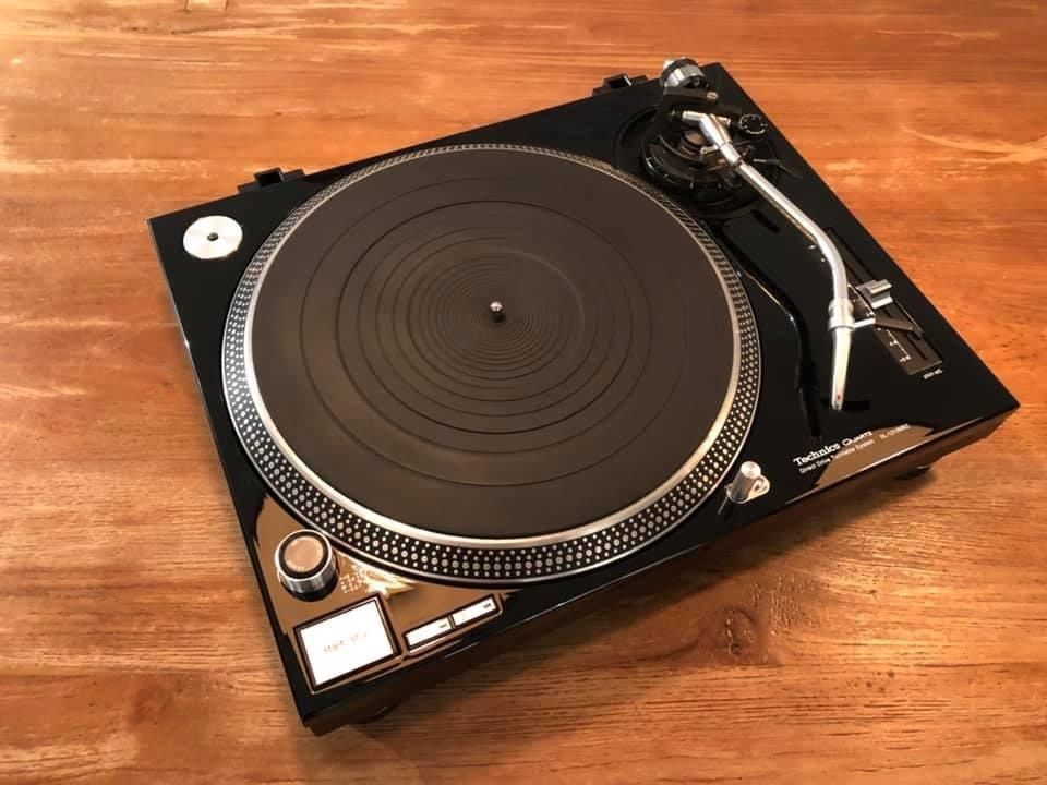 Technics SL1210 // restauriert auf Basis MK2 mit MK5 Elementen in Essen