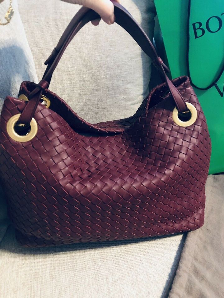 Bottega Veneta Shopper Handasche Tasche Bordeaux rot NEU in Berlin