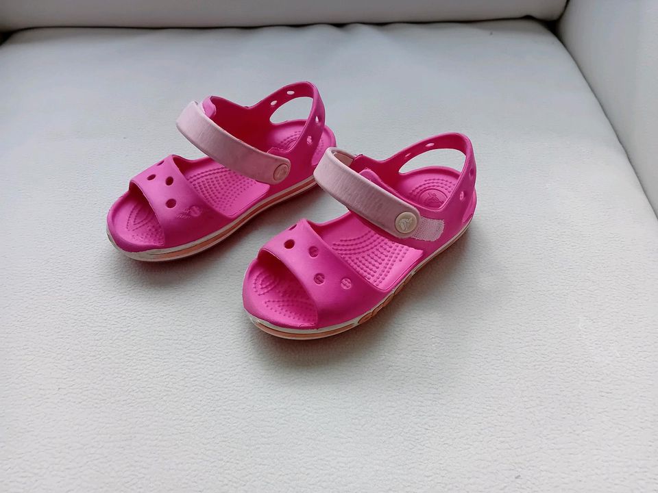 Crocs Sandalen rosa pink Größe 27 (10) in Cloppenburg