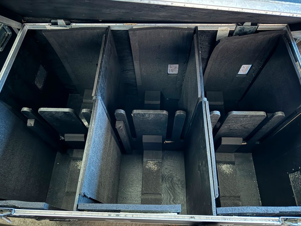 Mehrere Flightcases 80x120x117H stapelbar, Rollen Deckel in Bremen