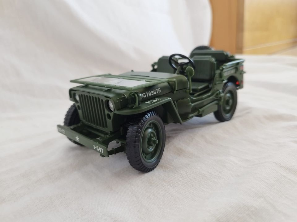 Willys Jeep offen US Army 1941 Olivgrün in 1:18 von Welly in München