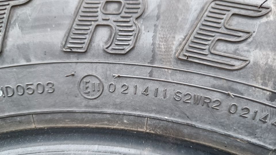 Top Reifen 265/70 R16 Dunlop neuwertig nur 37 Kilometer gefahren in Halle (Westfalen)