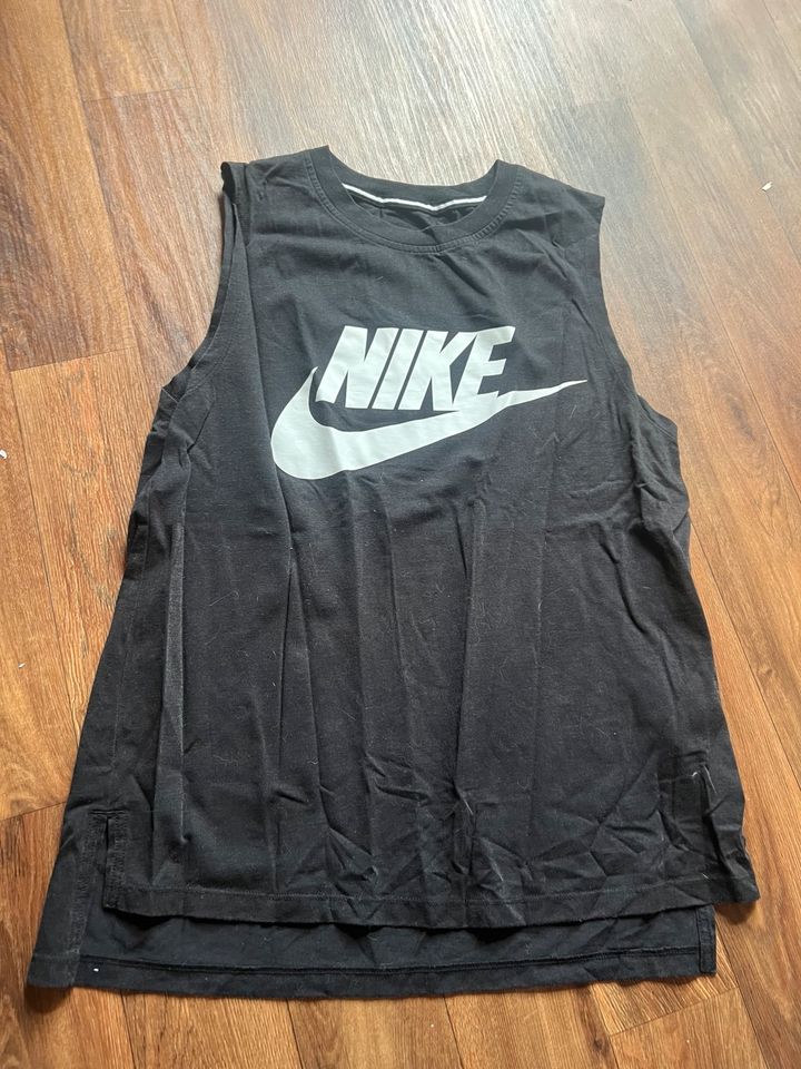 Nike Shirt Größe S in Magdeburg