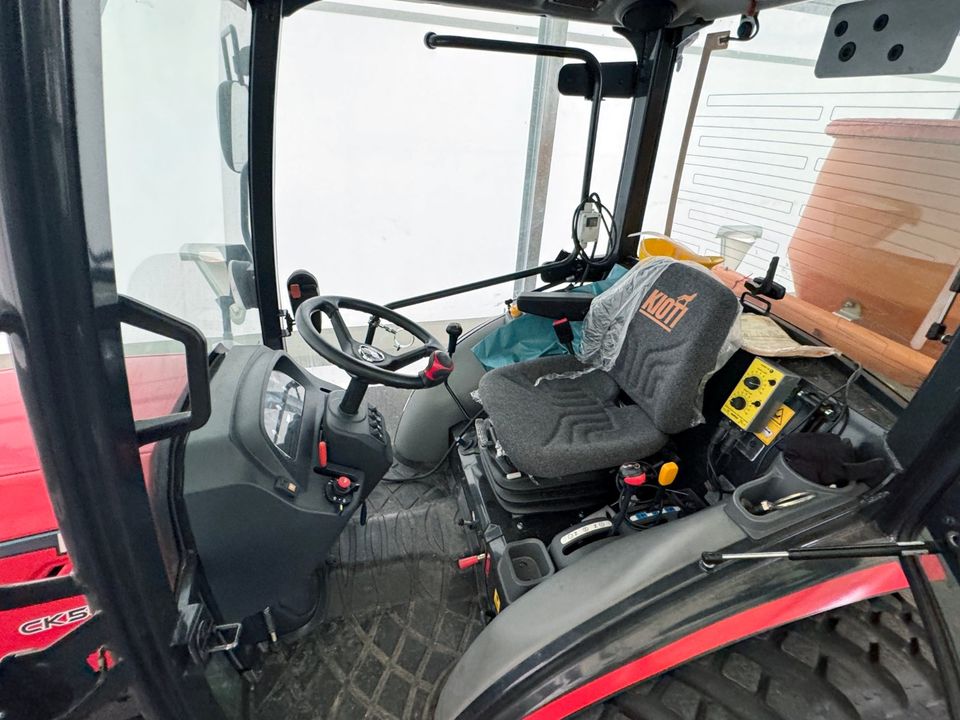 KIOTI CK5030 CH Traktor Kehrmaschine Schnellschild Kommunal in Homberg