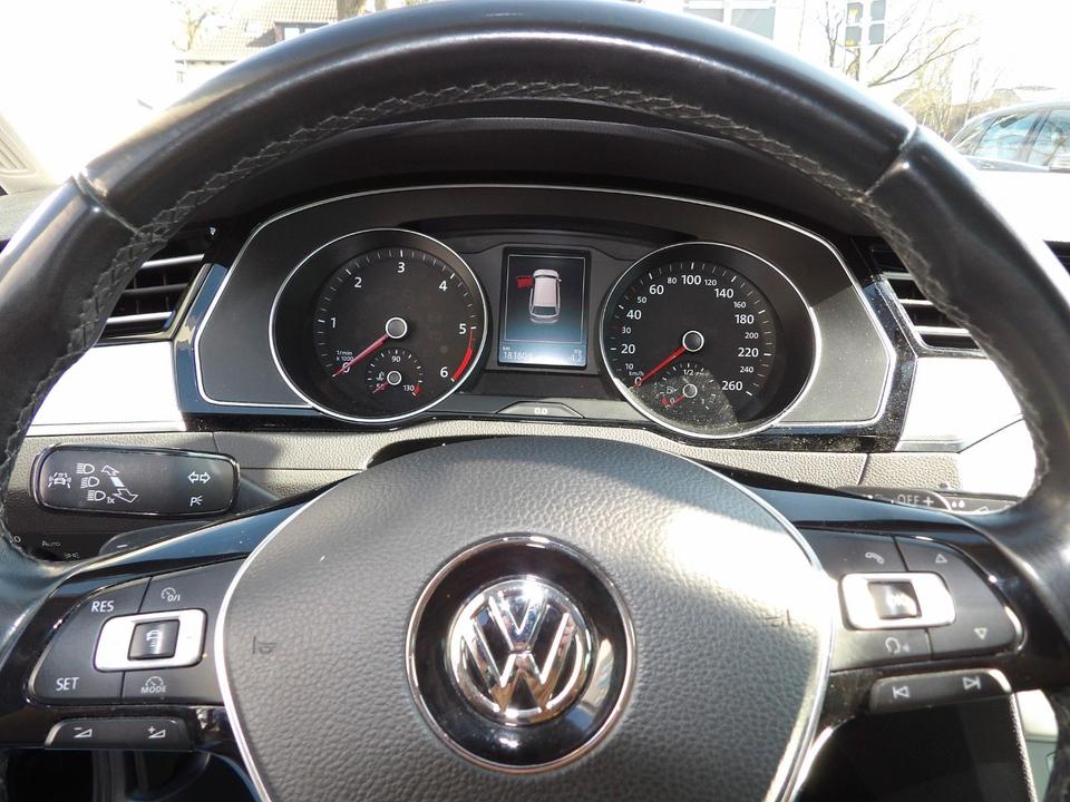 Volkswagen Passat Variant Comfortline DSG LED Massage Navi in Bremen