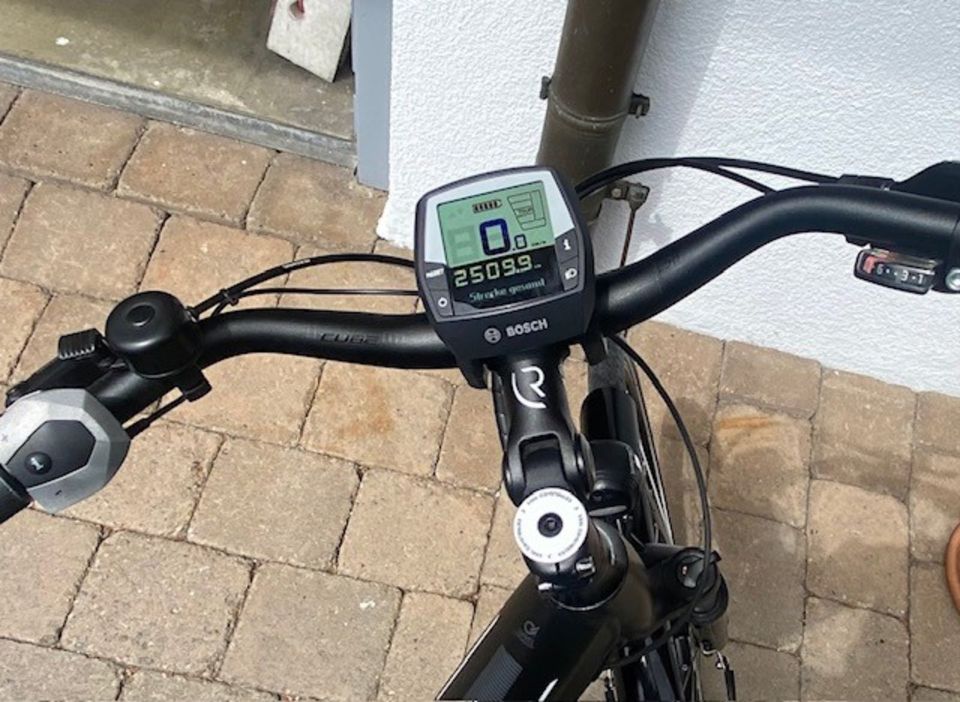 Top eBike - CUBE Town Hybrid 28'' EasyEntry 50cm - black'n'white in Heidenheim an der Brenz