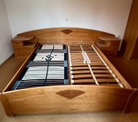 Hochwertiges Bett aus Massivholz mit integrierten Nachttischen Bayern - Pastetten Vorschau