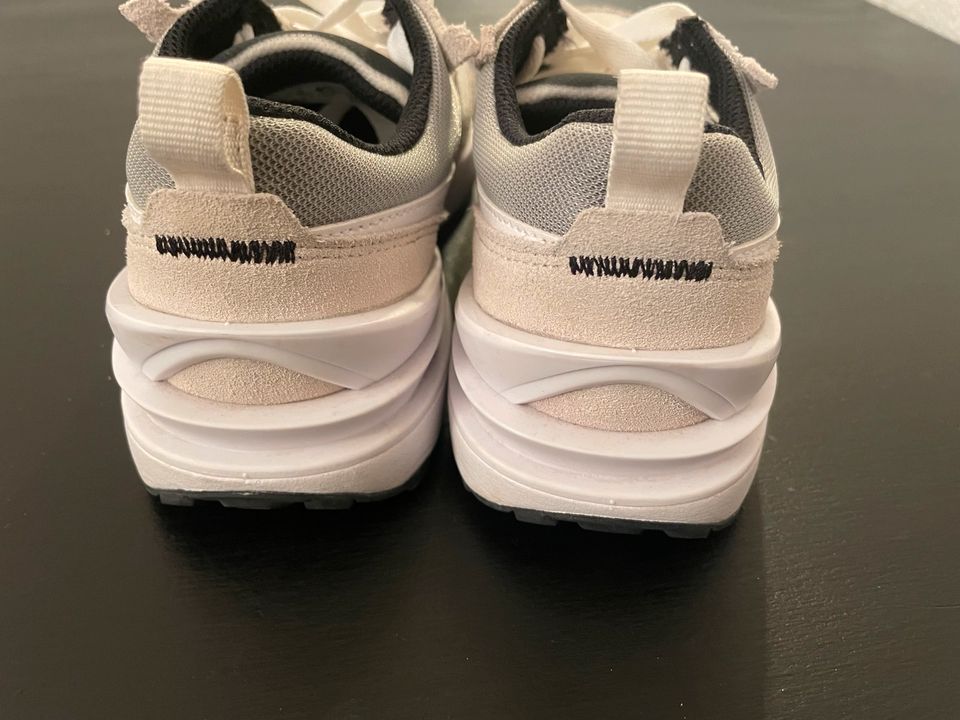 Nike Turnschuh Sneaker Waffle One Gr 35 weiß beige - wie NEU in München
