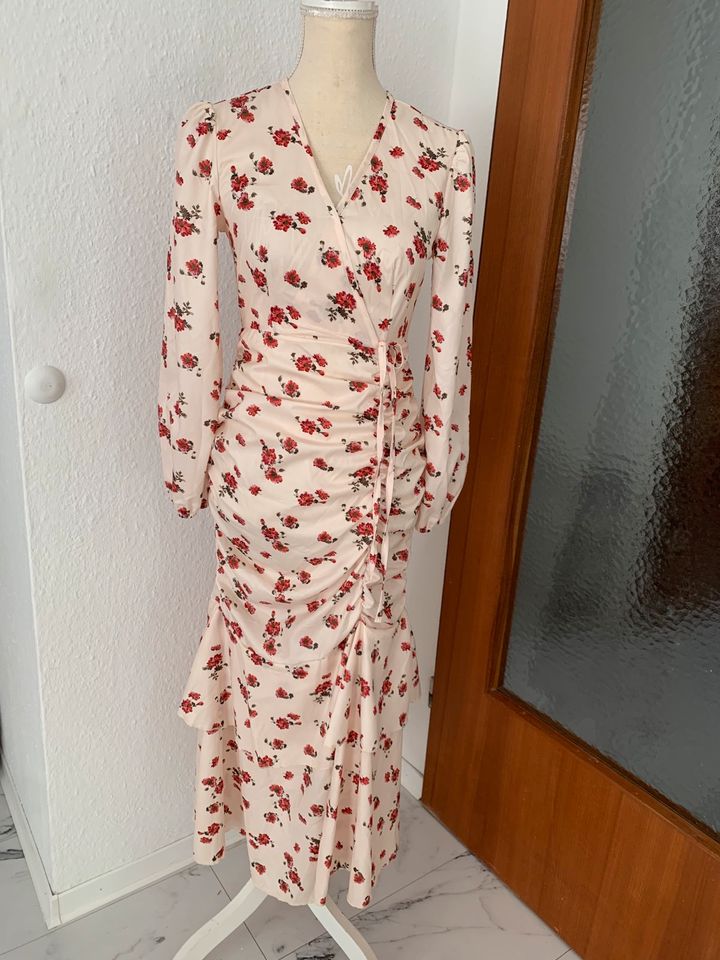 Langes Blumenkleid in Creme Rot Abendkleid Sommerkleid Anlässe in Stuttgart