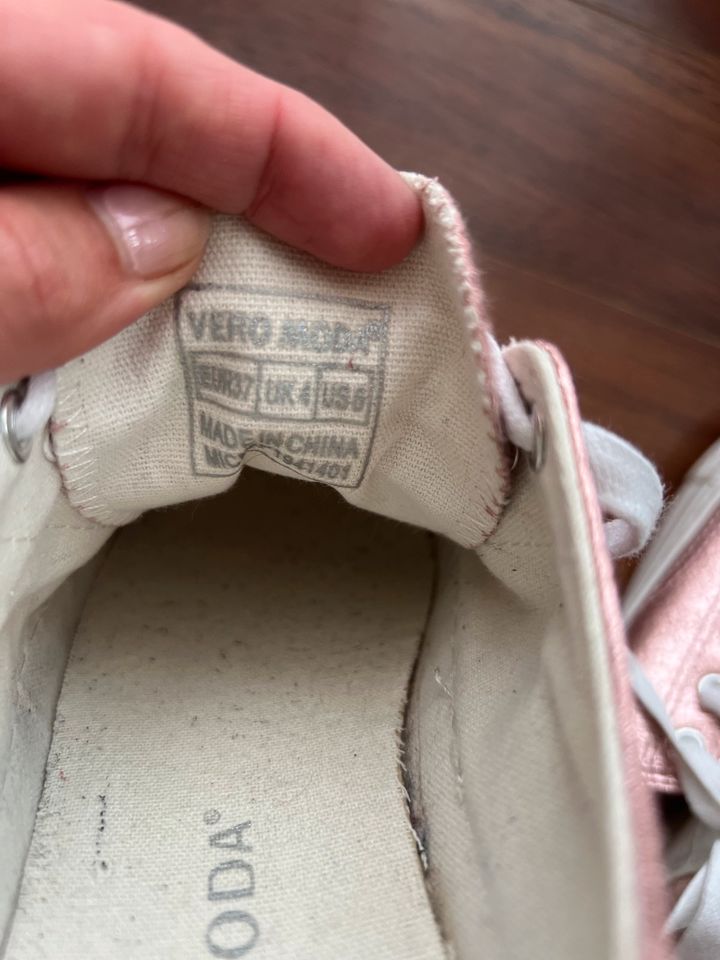 Vero Moda Sneaker Rosa glänzend 37 Schnürschuhe pink in Siegen