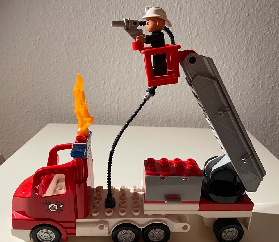 Feuerwehr Auto - Lego Duplo in Essen