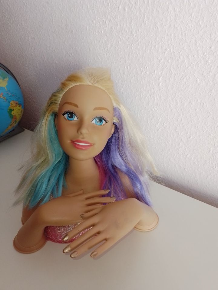 Schminkkopf von Barbie in Mönchengladbach