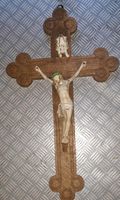 Altes Kruzifix Jesuskreuz mit Porzellan Kreuz Jesus Holzkreuz Hessen - Wetzlar Vorschau