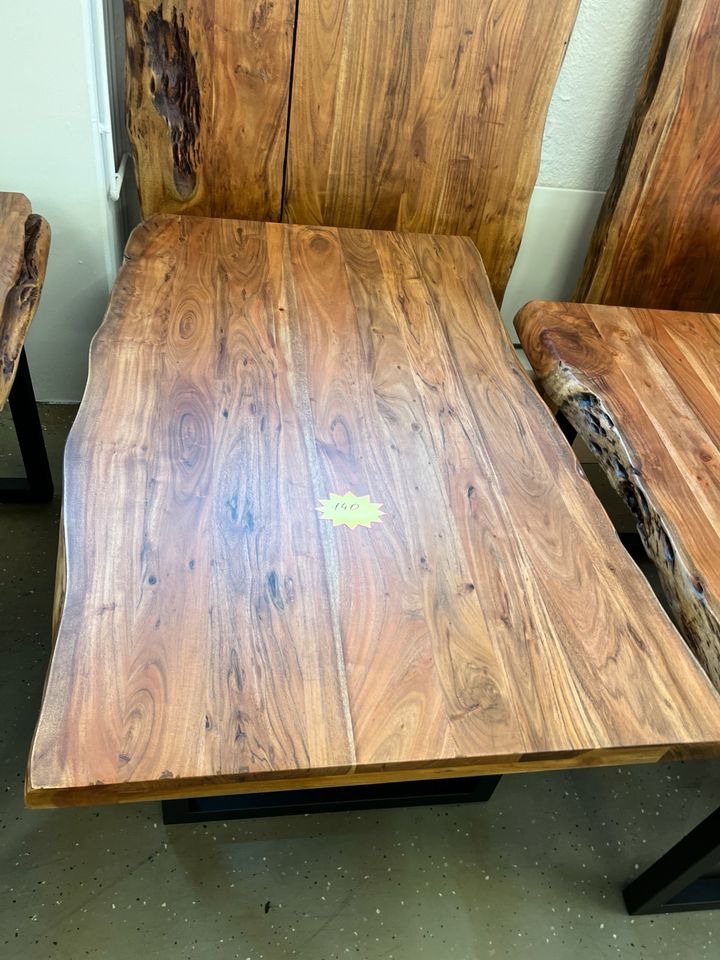 Esstisch Tisch + Massivholz Akazie + 140x90 cm Baumkanten Tische in Marburg
