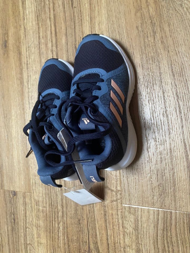Mädchen Adidas Sneakers/Turnschuhe Gr. 28 neu mit Etikett je 19€ in Gersthofen