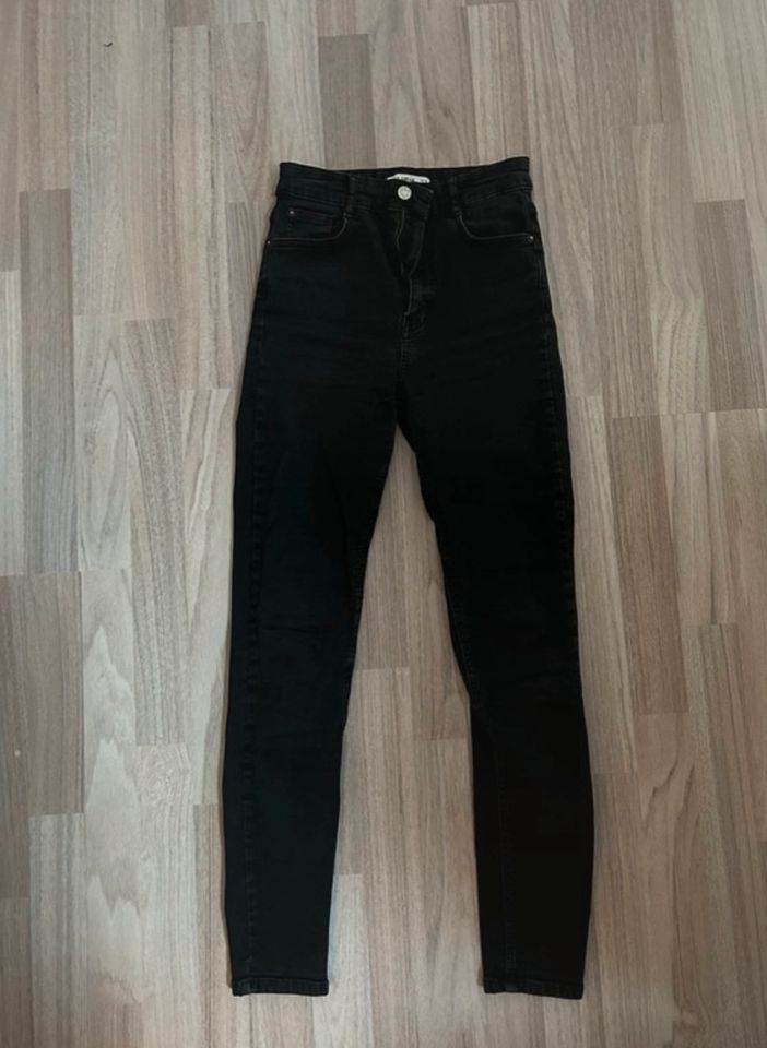 Skinny Jeans Pull & Bear Gr 36 highwaisted in Hagen