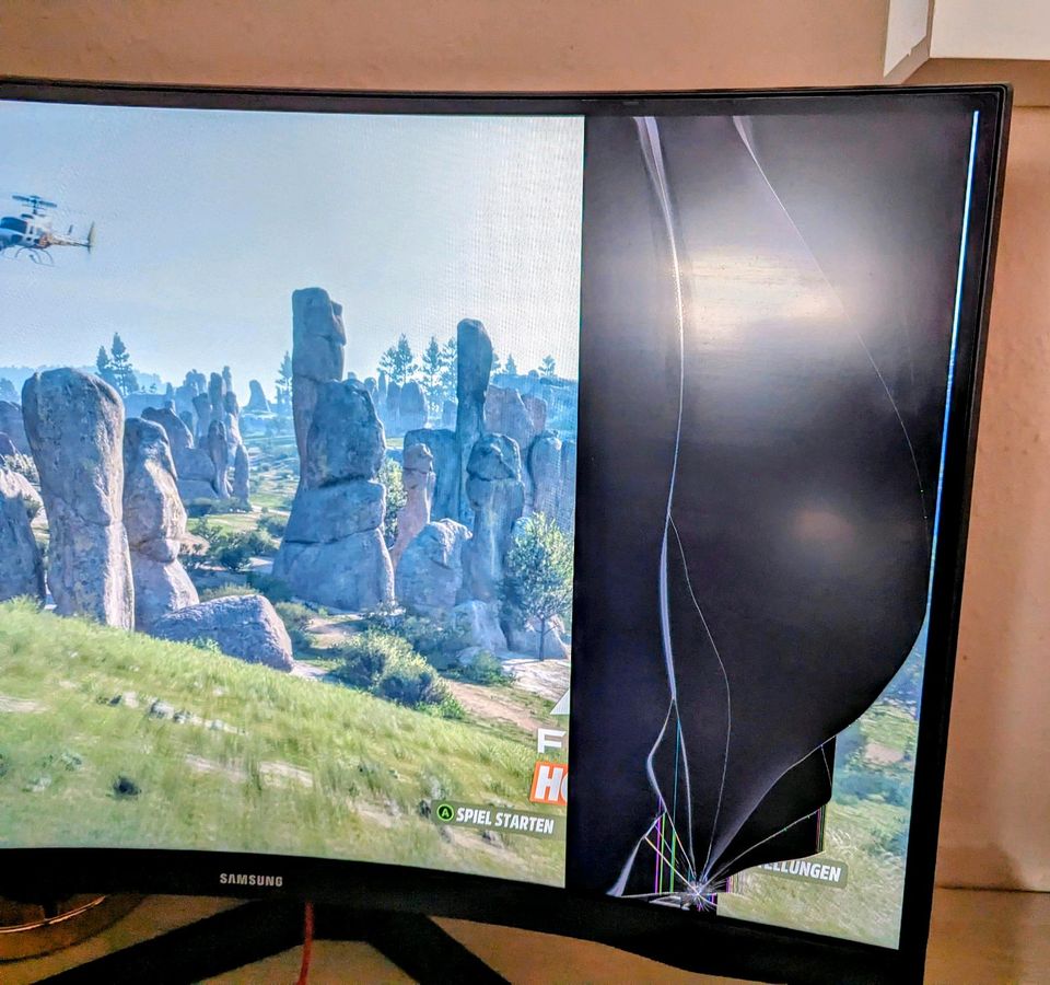 Samsung Odyssey G5 Curved Gaming Monitor 27" mit Displayschaden in Idar-Oberstein