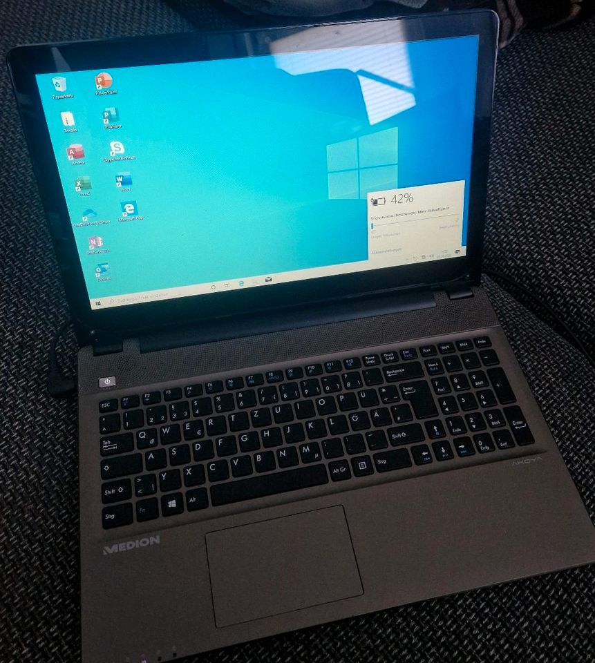 Medion Akoya E6412t / 15" / Touch / Win10 / 8GB RAM / 256GB SSD in Olsberg