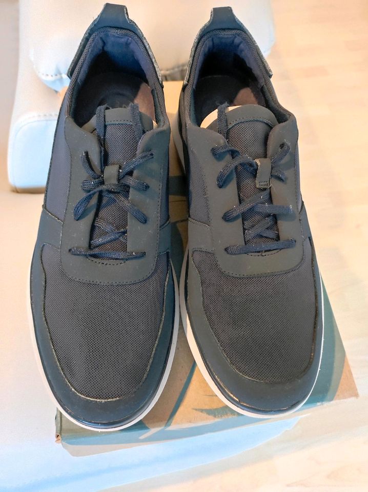 Clarks Schuhe neu 43 in Wolfenbüttel