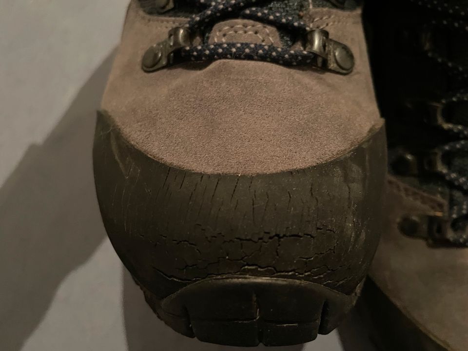 Meindl Wanderschuhe mit Vibram Sohle, 40 in Mühltal 