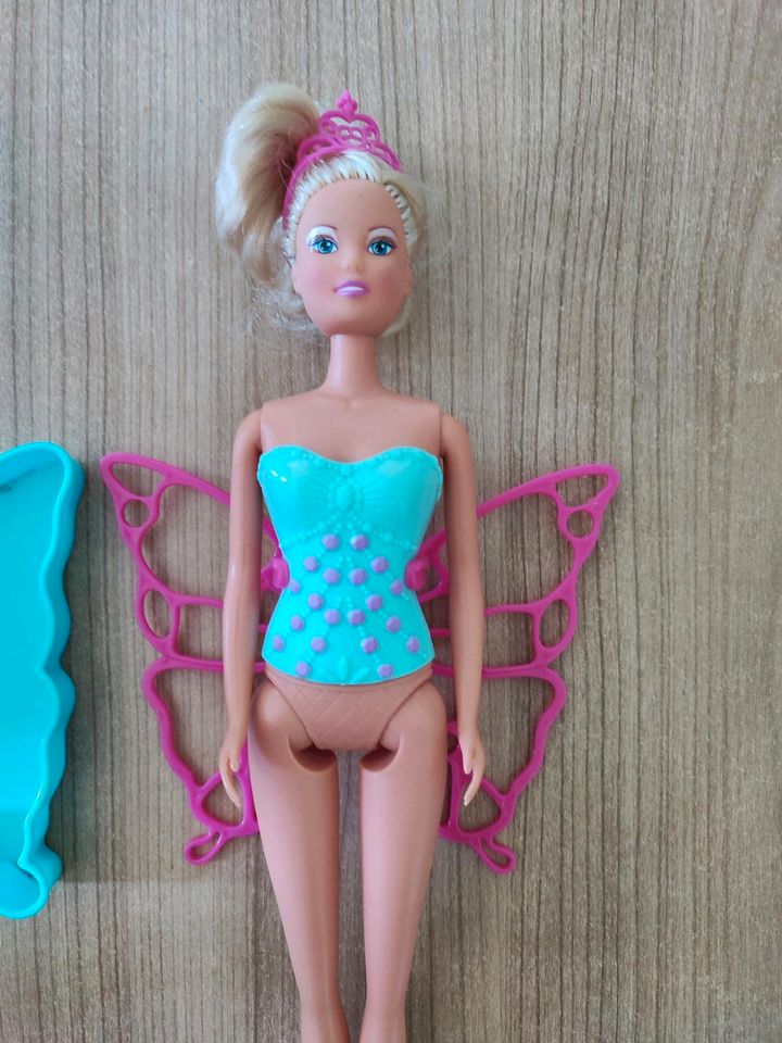 Barbie mit Schmetterlingsflügel für Seifenblasen in Duisburg