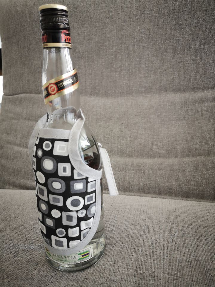 Minischürze für Flasche, toll als Geschenk in Neusäß