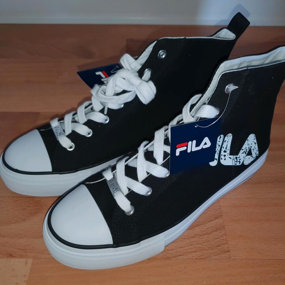 knöchelhohe Fila Sneaker in schwarz/weiß Gr. 41 NEU in Rostock