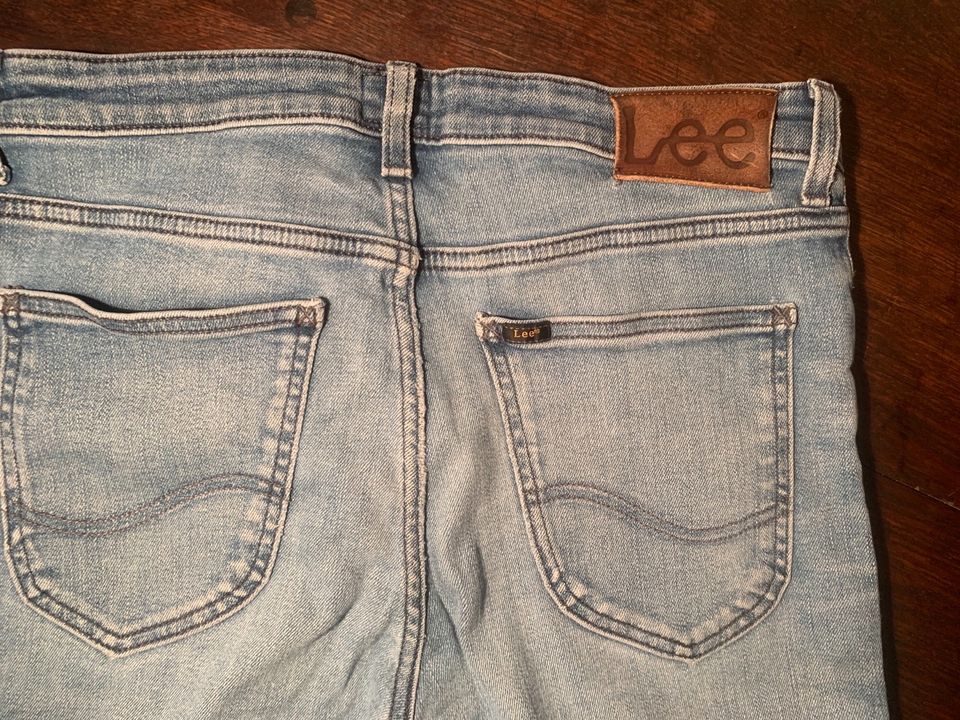 Lee Jeans Malone stonewashed 31/32 (weist eher wie 30) in Budenheim