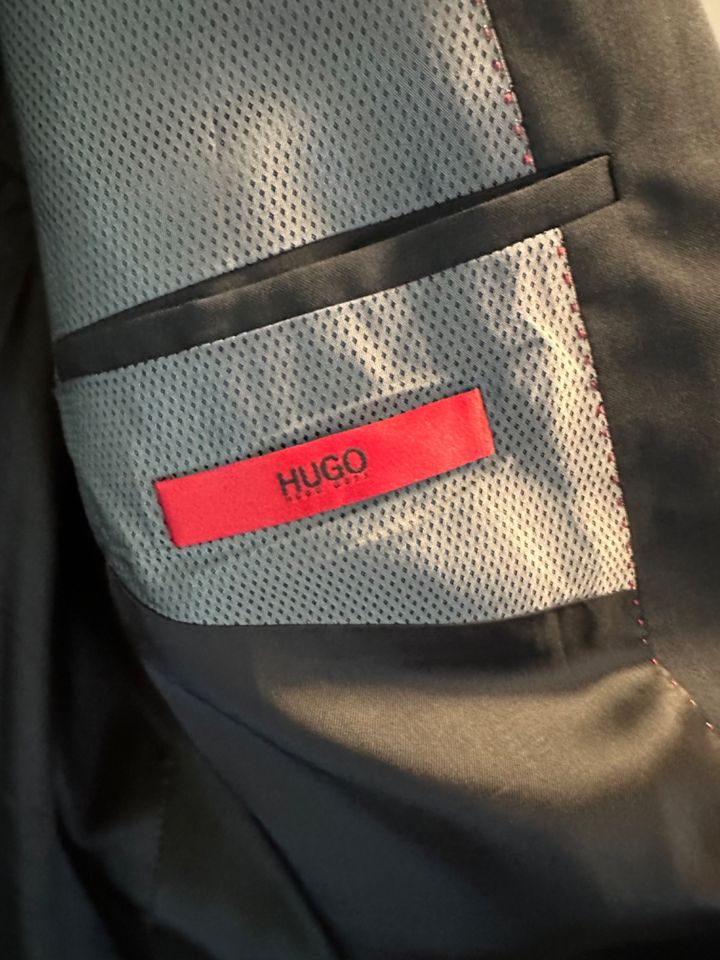 Hugo Boss Jacket - Größe 54 in Esslingen