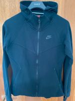 Damen Sportjacke Nike mit Kaputze Gr. M in schwarz Niedersachsen - Nienburg (Weser) Vorschau