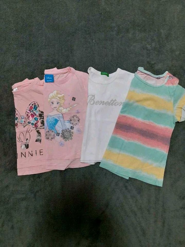 Mädchen Babykleidung 86/92(passt 83 bis 92) in Laufen