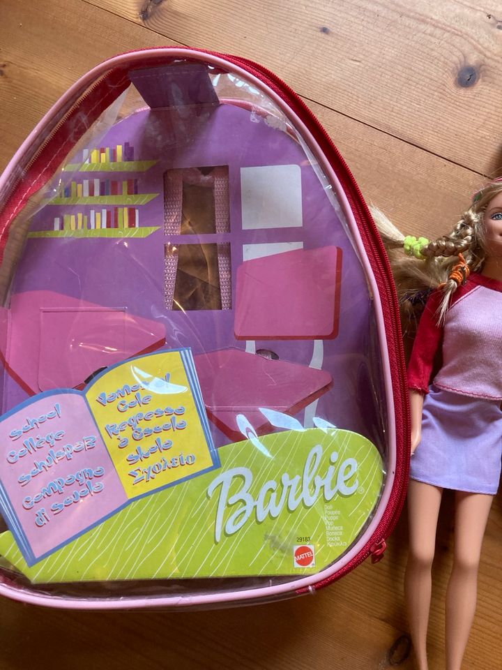 Barbie Mattel Schulspass mit Rucksack School college in Buch a. Erlbach