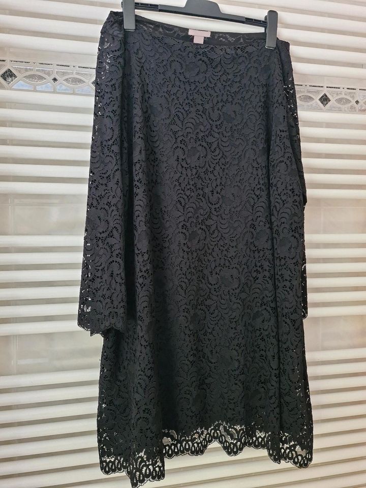 Edles Oversize Spitzenkleid in schwarz Größe 56 in Erftstadt