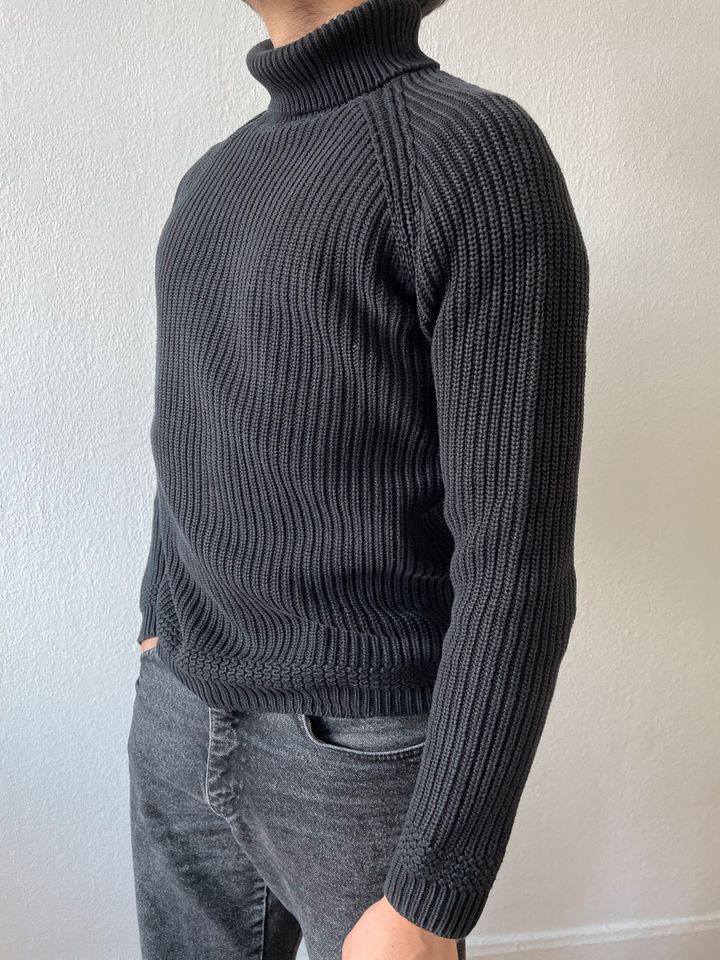 Rollkragenpullover schwarz in Stuttgart