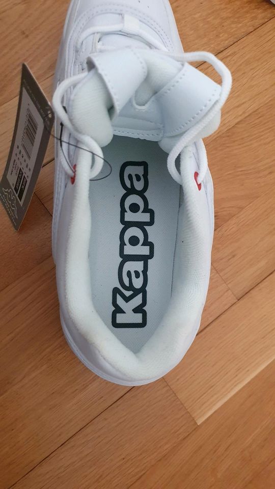 Neu Kappa Sneakers mit Etiket in Berlin