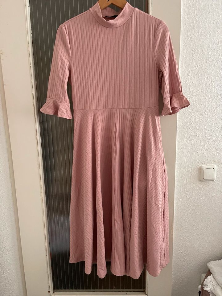 Rosanes schönes Kleid in Neuss