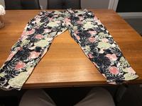 Damen Hose Sommer Gina Benotti Gr. 48 / 50 Blumen 3/4 lang Niedersachsen - Laatzen Vorschau
