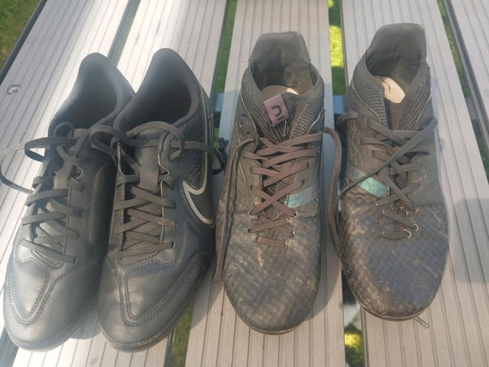 Fußballschuhe schwarz Größe 40 und Größe 42 in Nideggen / Düren