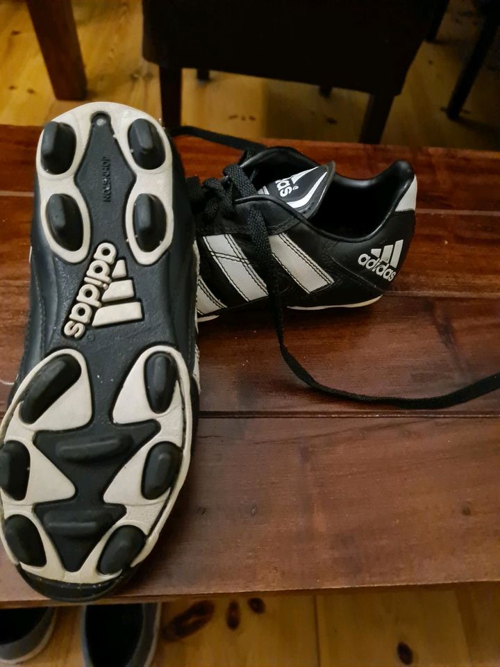 Gebrauchte Kinder Fußballschuhe Adidas Gr.34 in Berlin