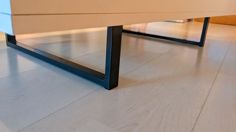 Holztisch für's Wohnzimmer/Couch/Sofa weiß/braun in Abenberg