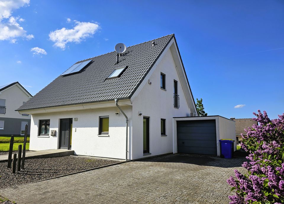 Gepflegtes, modernes Ein-/Zweifamilienhaus in ruhiger, ländlicher Umgebung! in Wüschheim
