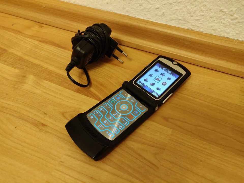 Motorola RAZR V3i (voll funktionsfähig) mit Ladekabel in Schwetzingen