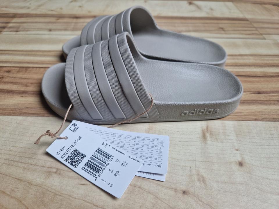 adidas aqua Badeschuhe / Badelatschen / Slides Gr. 37 taupe neu in Breckerfeld