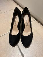 Tamaris High Heels wildleder schwarz Gr 40 NEU Brandenburg - Mühlberg/Elbe Vorschau