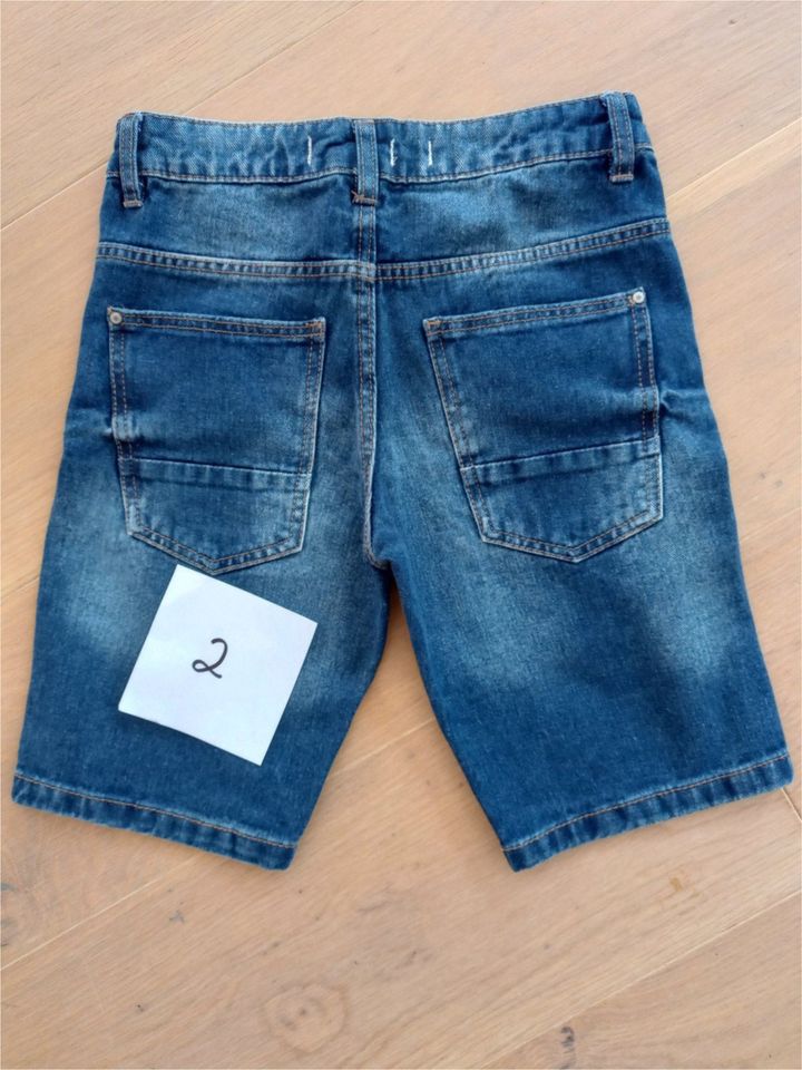 2x Jeans-Shorts Gr. 116, 134 in Hamburg