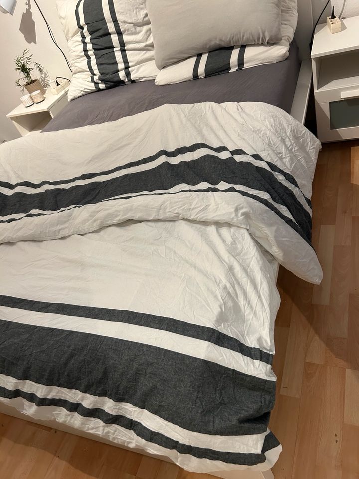 IKEA Malm Bett mit Schubladen und Lattenrost in Mettmann